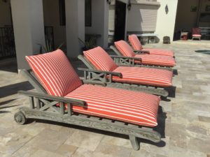 outdoor lounge chairs