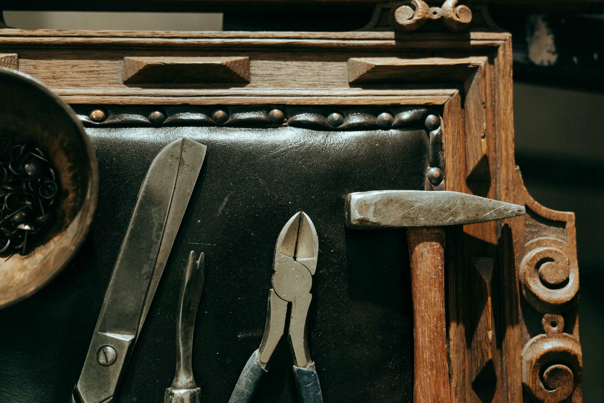 Upholstery Tools That The Pros Use